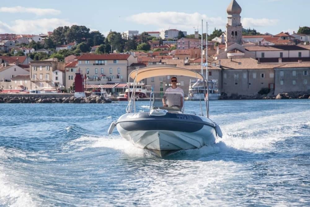 8-Hour Tour – Cave Snorkeling & Golden Beach