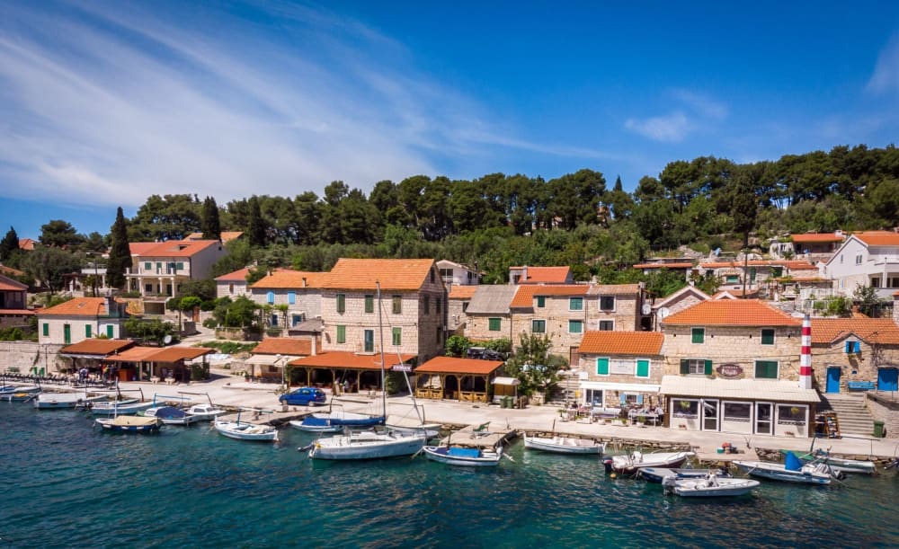 Słońce, morze i sekrety – Twoja prywatna podróż na Hvar i Wyspy Pakleni