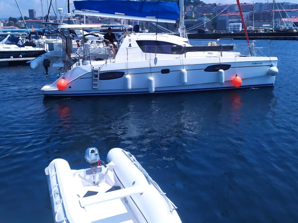 Nauti päivästä merellä Vigossa katamaraanilla