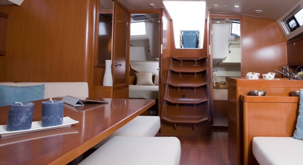 Το πνεύμα της θάλασσας: Ζήστε τη μαγεία του Cavalaire-sur-Mer όλη μέρα με αυτό το Beneteau Oceanis 45 Elegance