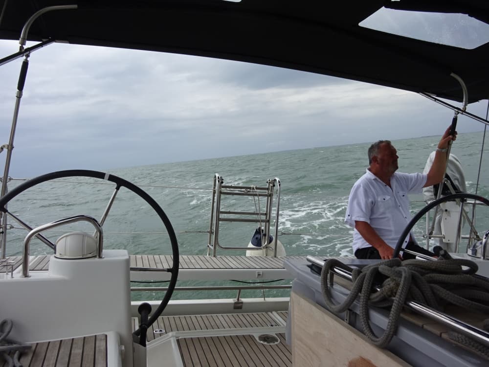 Το πνεύμα της θάλασσας: Ζήστε τη μαγεία του Cavalaire-sur-Mer όλη μέρα με αυτό το Beneteau Oceanis 45 Elegance