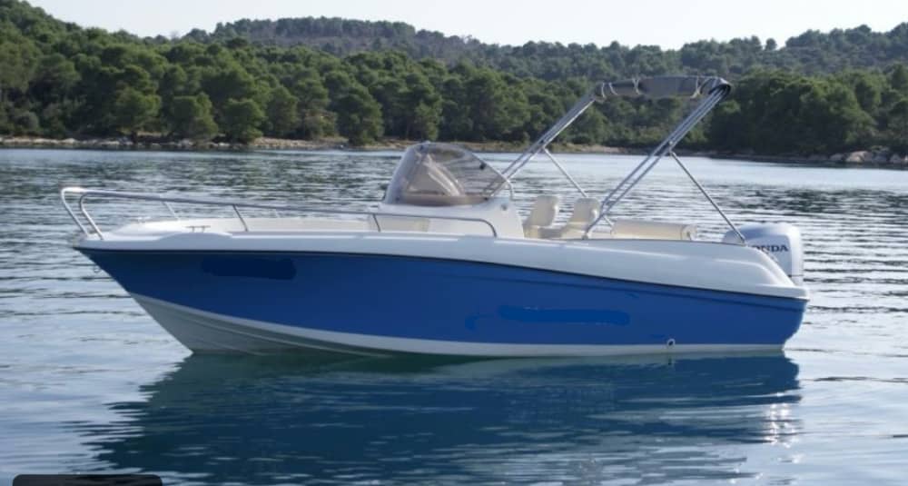 Découvrez Okrug Gornji lors d'une excursion d'une journée en bateau à moteur.