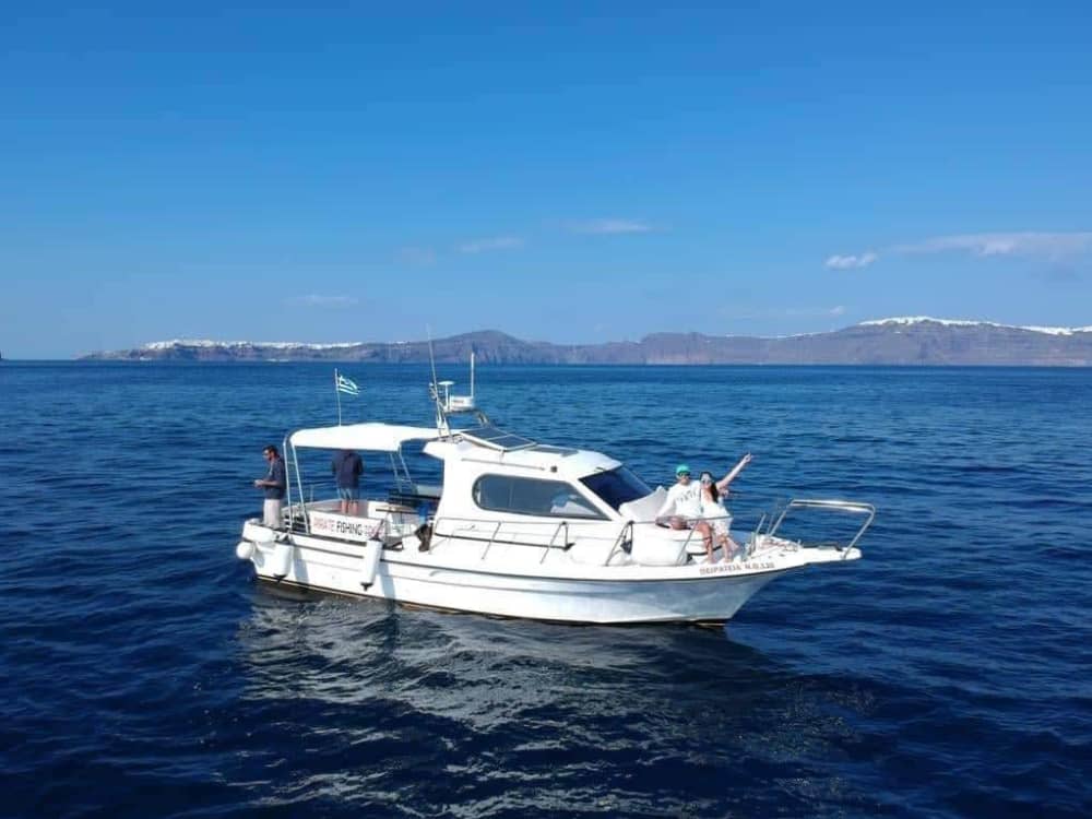 Excursion en bateau à moteur d'une demi-journée à Santorin