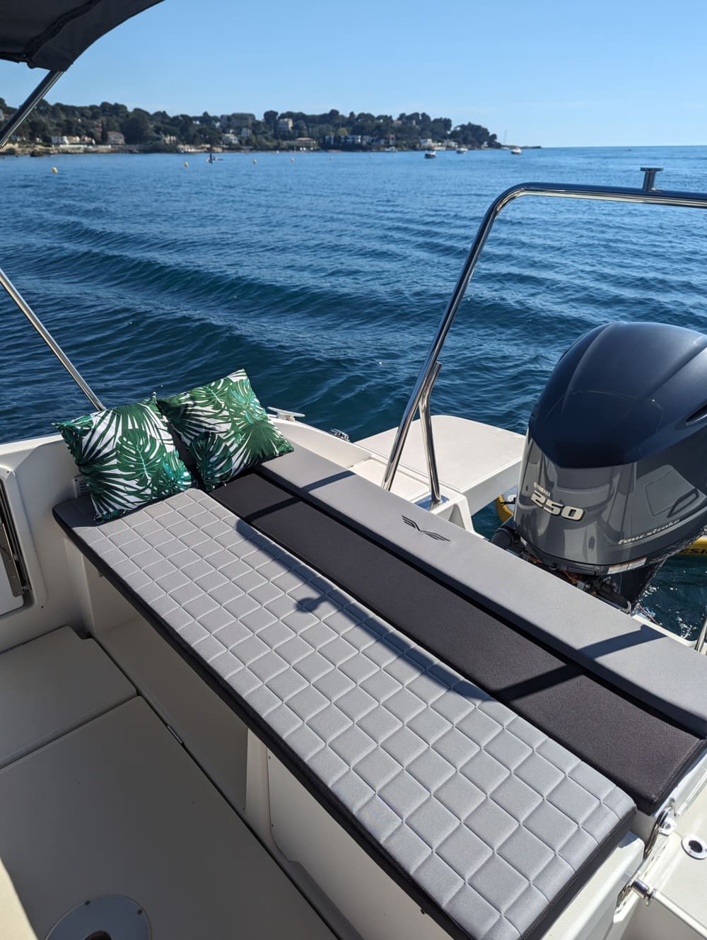 Una giornata magica ad Antibes a bordo di un motoscafo.