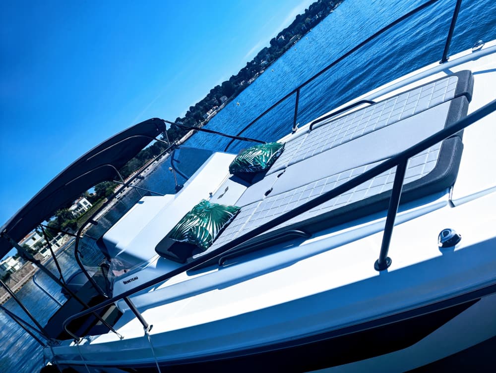 Découvrez Antibes : une demi-journée de pur bonheur en bateau à moteur