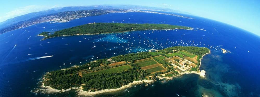 Una giornata magica ad Antibes a bordo di un motoscafo.