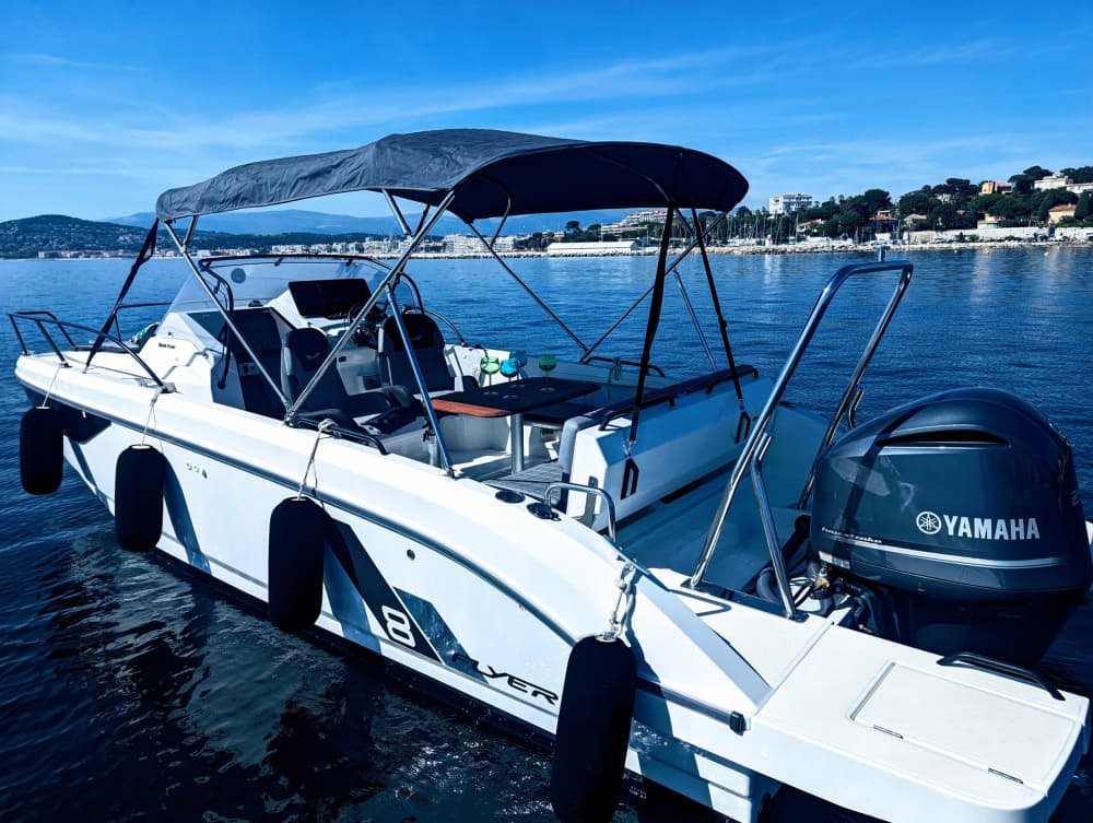 Una giornata magica ad Antibes a bordo di un motoscafo.