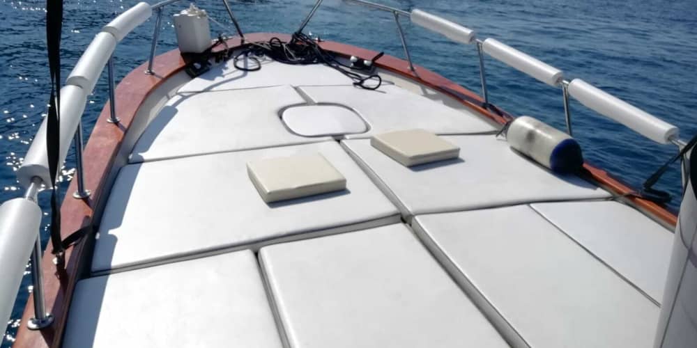 Um dia em Ponza: Desfrute de 7 horas de descobertas em um barco a motor.