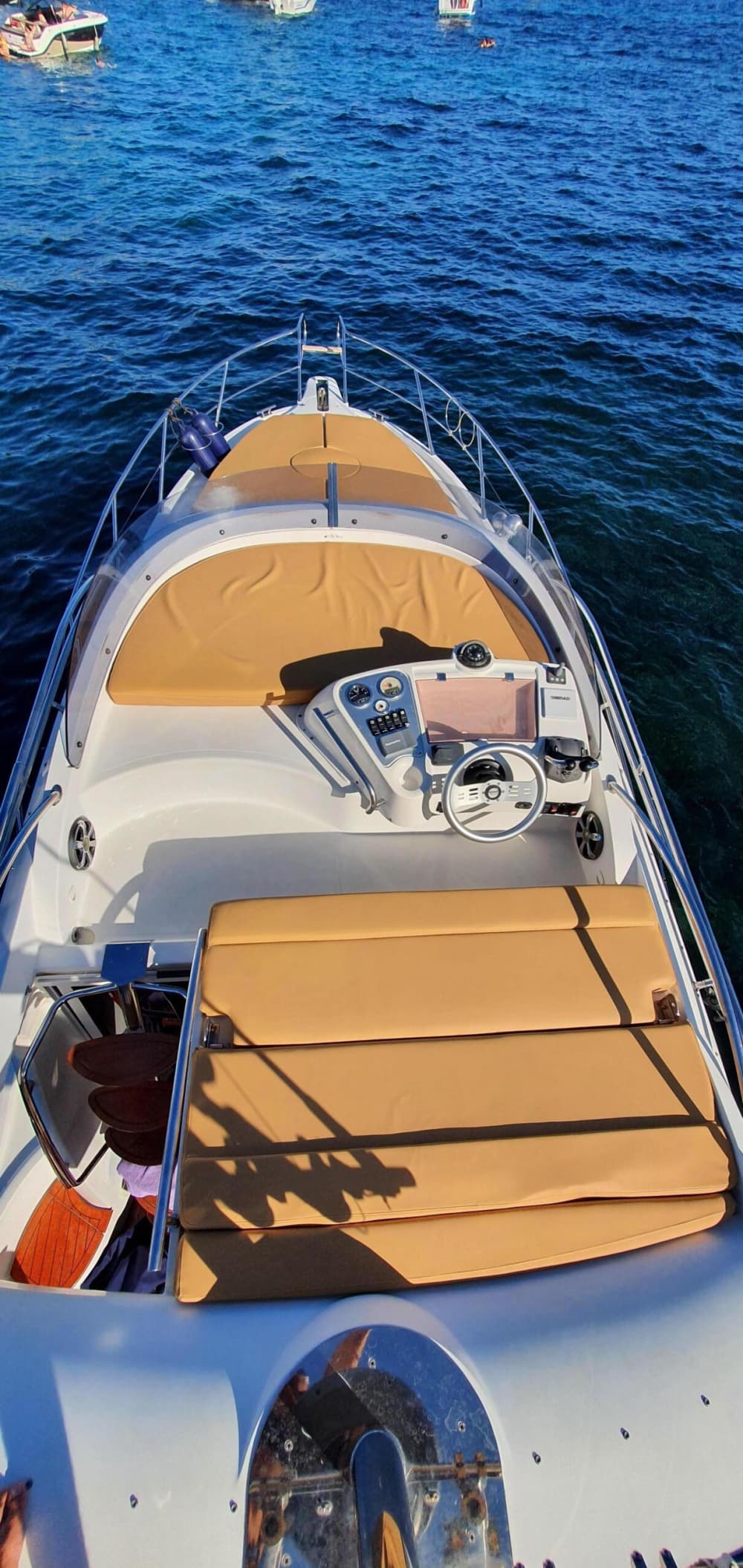 3:30, aby odkryć Saint-Jean-Cap-Ferrat łodzią motorową