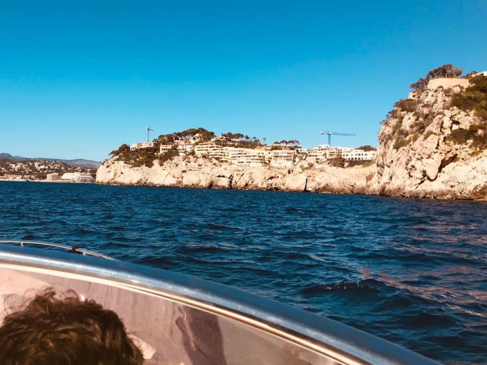 6 timmar sol och turkost vatten runt Santa Ponsa