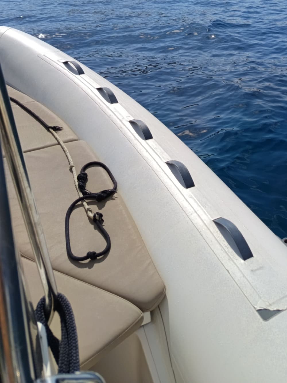 Sea, Love & Sun: A full day of emotions on a motorboat