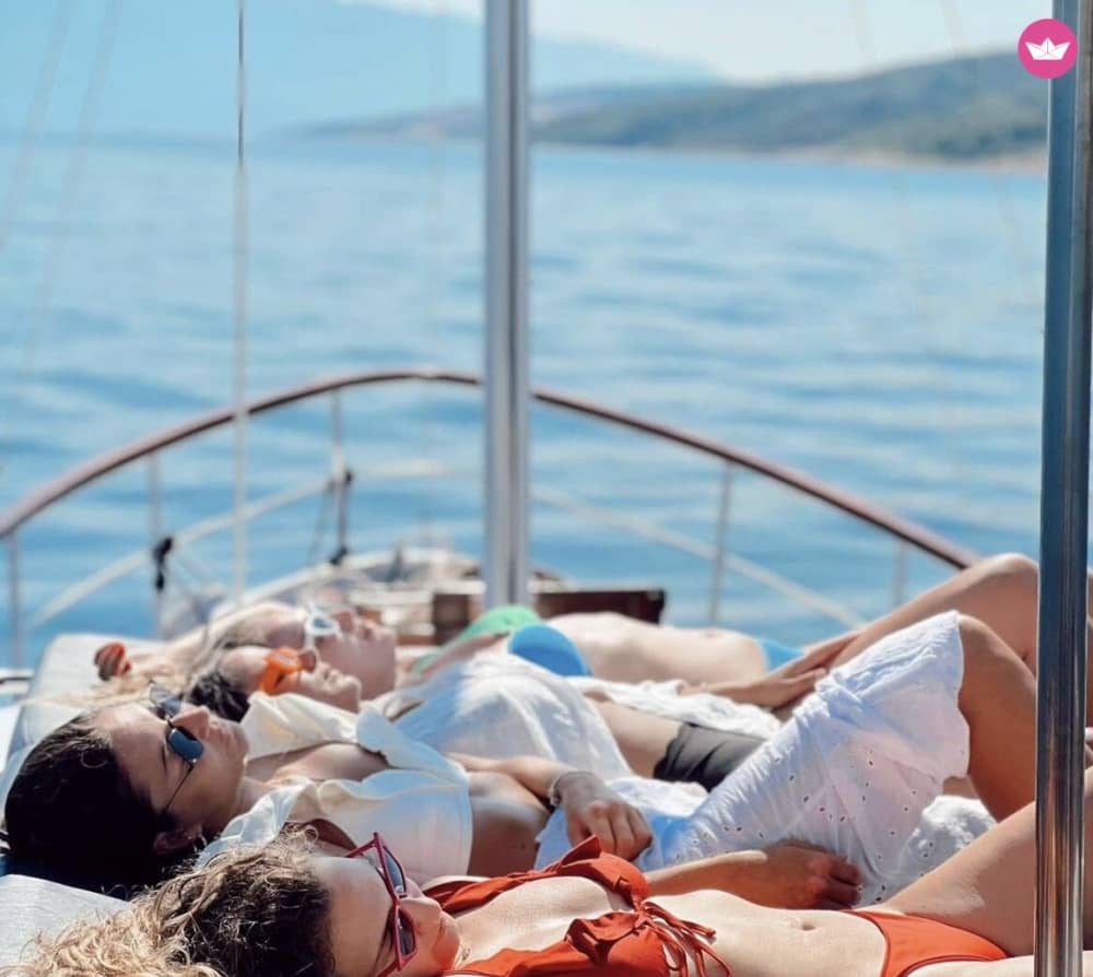 Εξερευνήστε το Brač by Boat: Lady Lola’s Charming Coast Tour