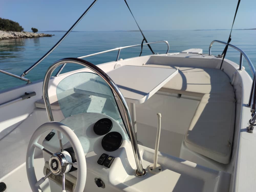 Profitez de 11 heures de bateau à moteur pour explorer Šimuni