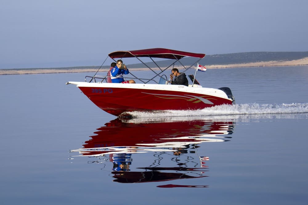 Profitez de 11 heures de bateau à moteur pour explorer Šimuni