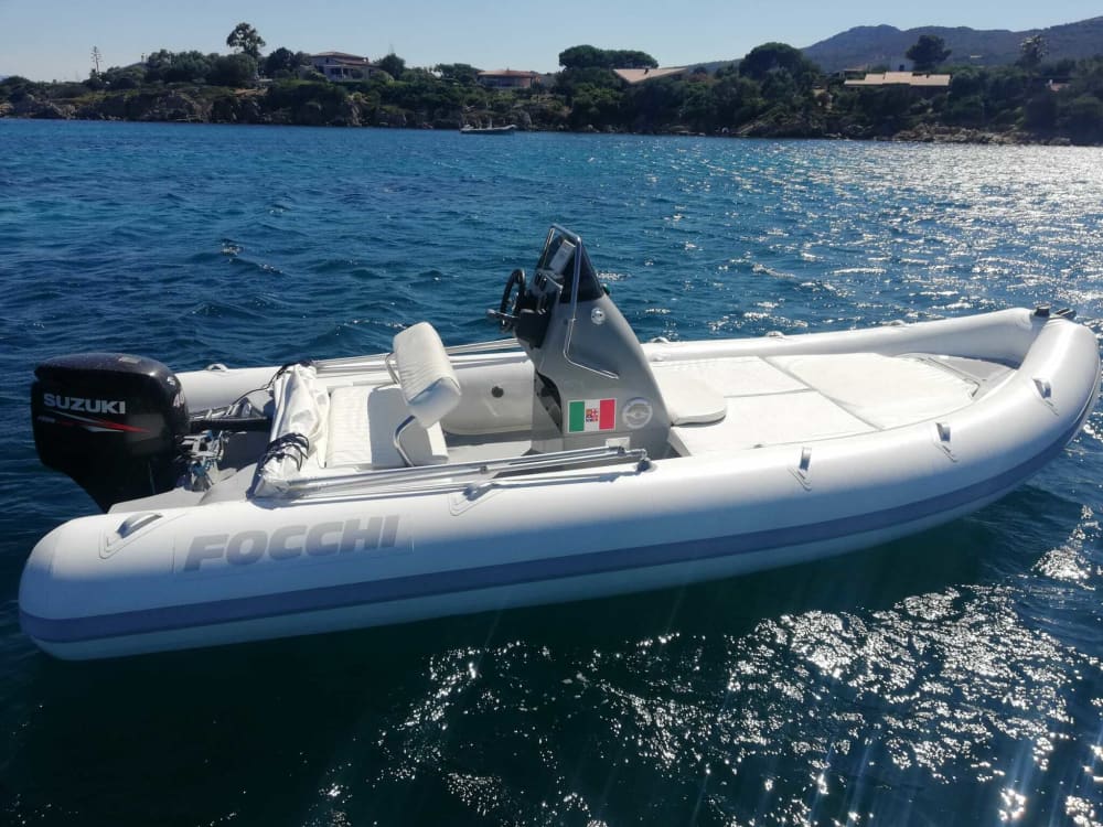 Ontdek Golfo Aranci tijdens een dagtocht op een motorboot.