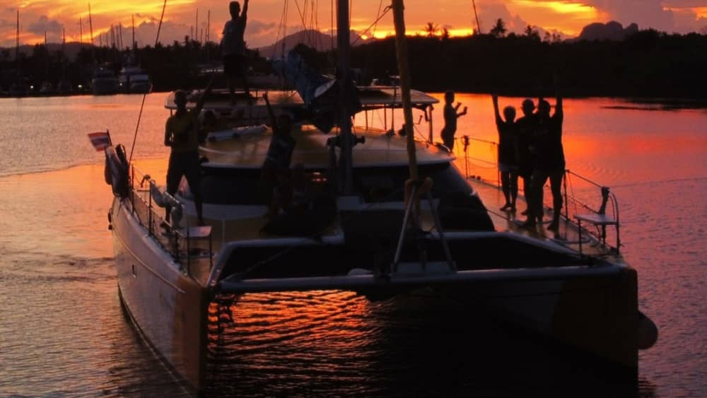 Profitez d'une journée en mer à Krabi à bord d'un catamaran