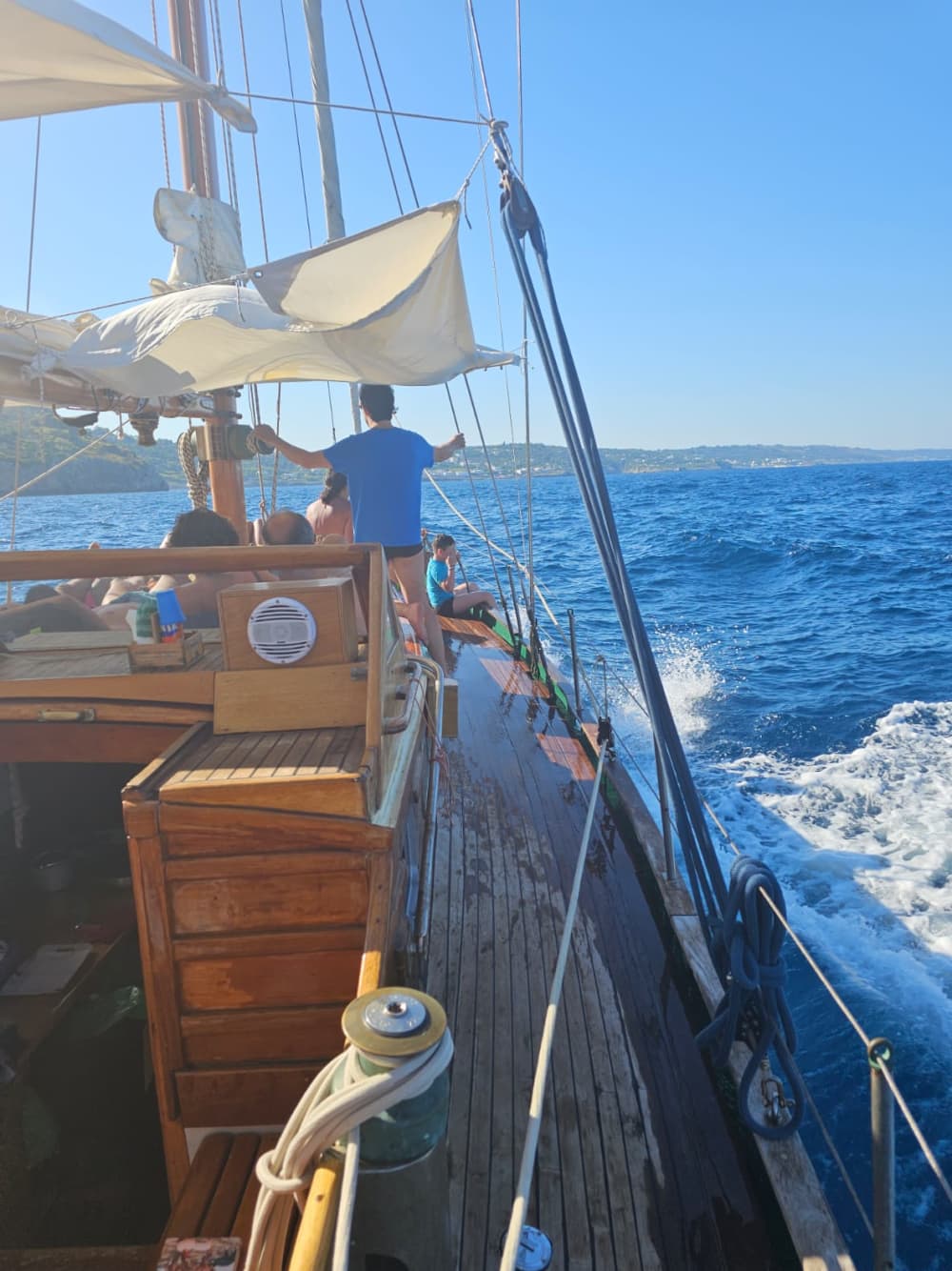 Day trip on a vintage sailing boat from Castro Marina.