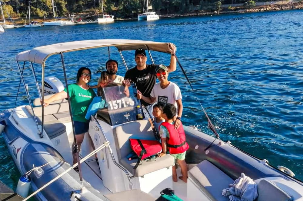Excursión privada en lancha rápida a la isla de Šolta y la Laguna Azul