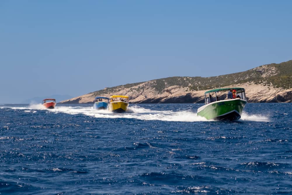 Abendliche Bootsfahrt von Bol bei Sonnenuntergang