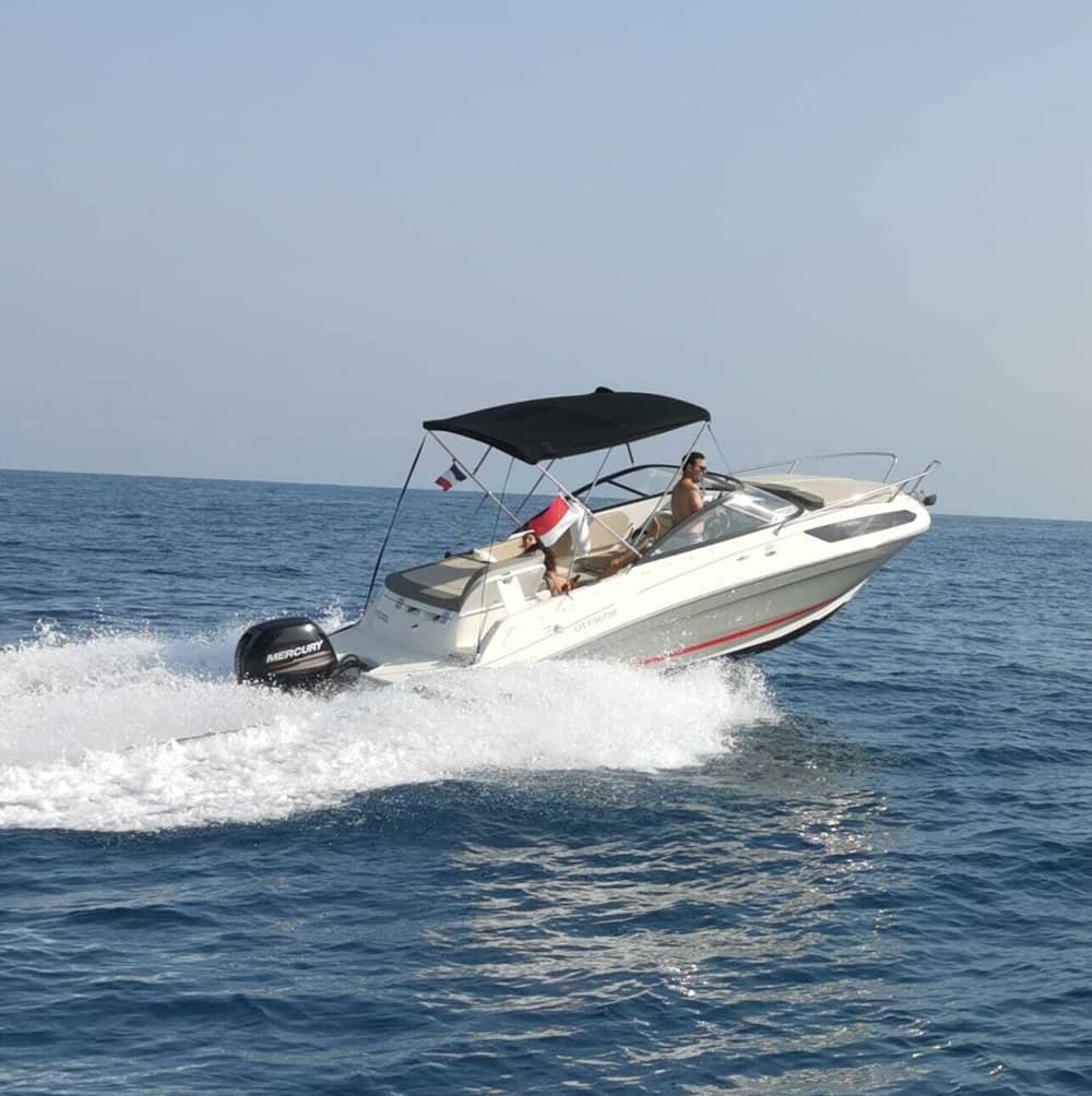 3h30 à Monaco : Louez un bateau à moteur et profitez-en