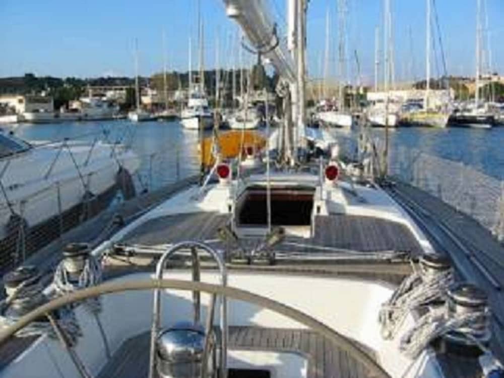 Breng 8,5 uur door met zeilen rond Porto Cervo op een zeilboot.