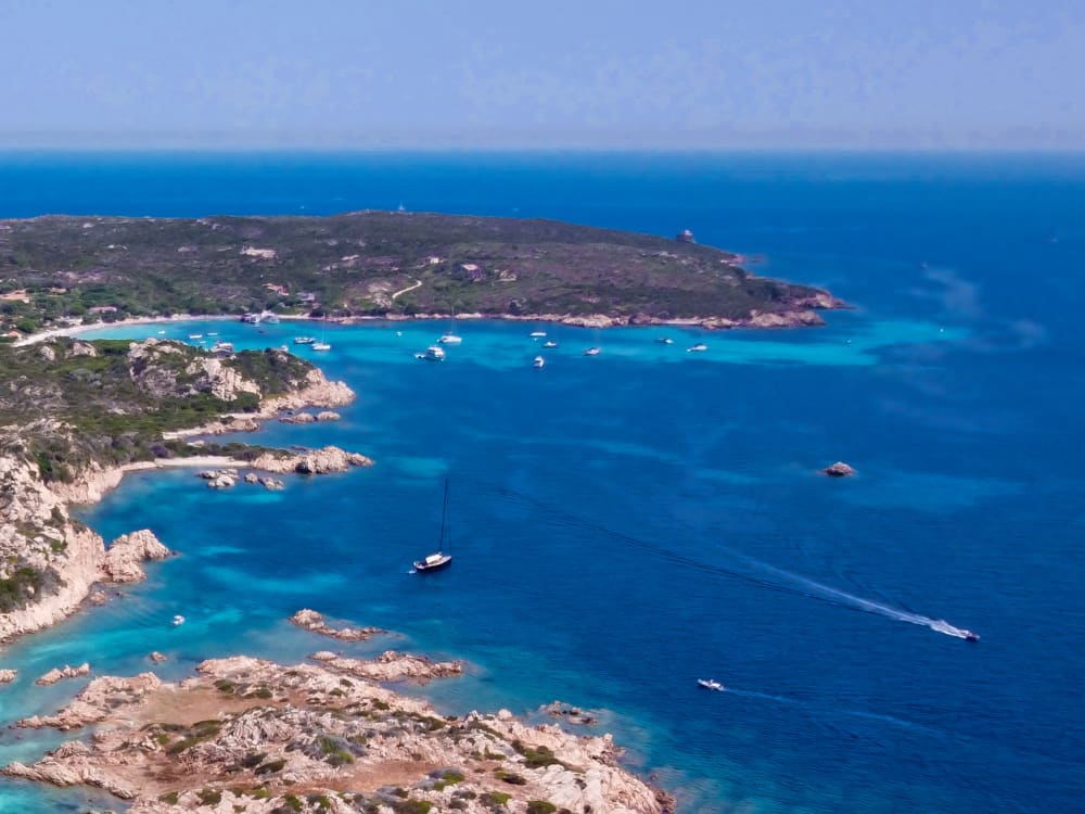 En dag ombord på en lyxyacht runt Maddalena skärgård