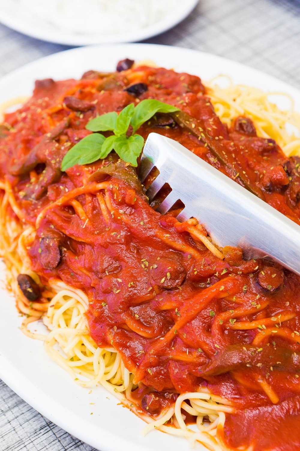 Semi-privé catamaran cruise bij zonsondergang met barbecue, drankjes en transfers.