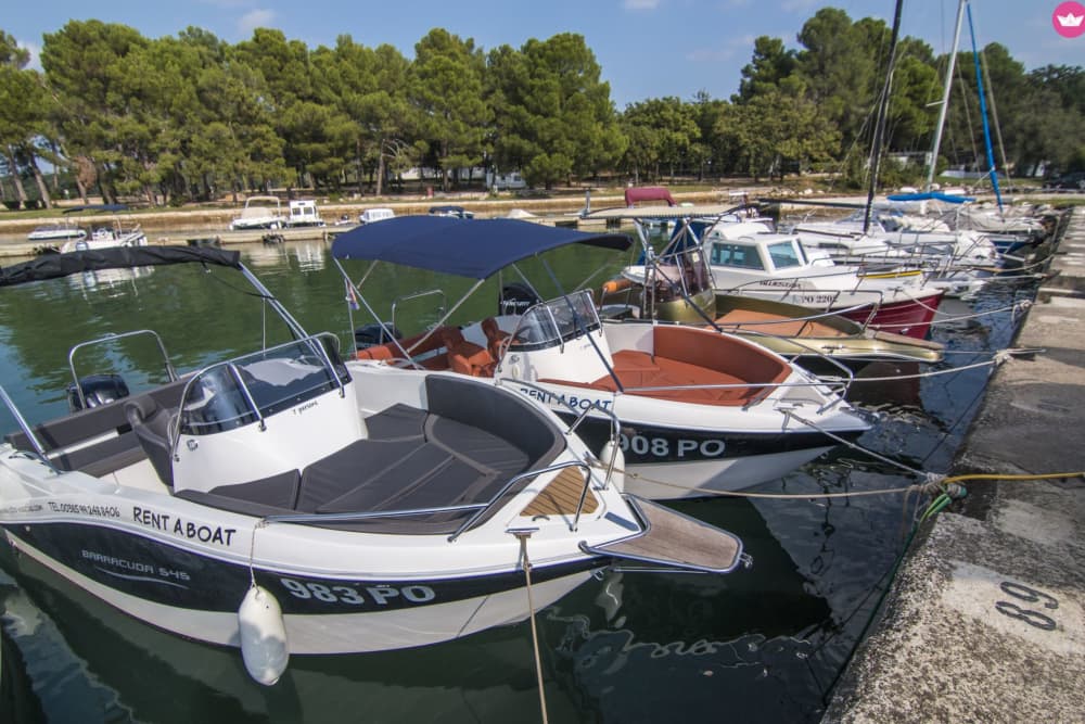 Relax on the water with your crew