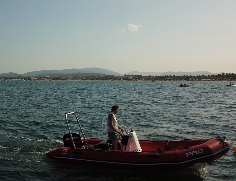 Descoberta de meio dia em Grimaud: Sua escapada rápida em uma lancha.