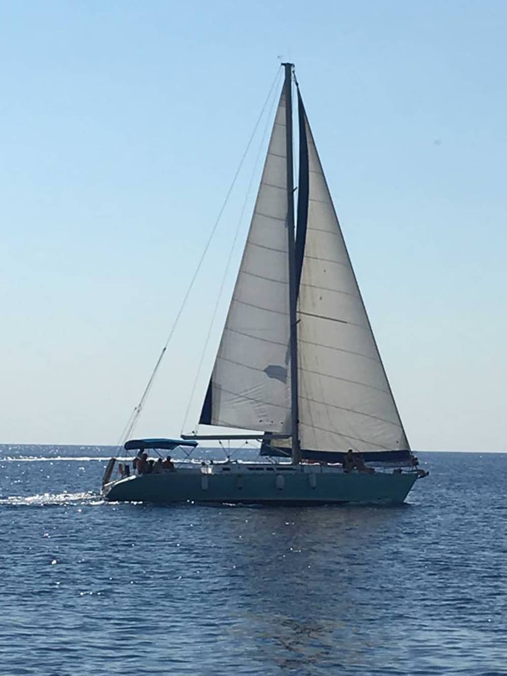 Segla med gudarna: En dag att upptäcka Rhodos på en segelbåt