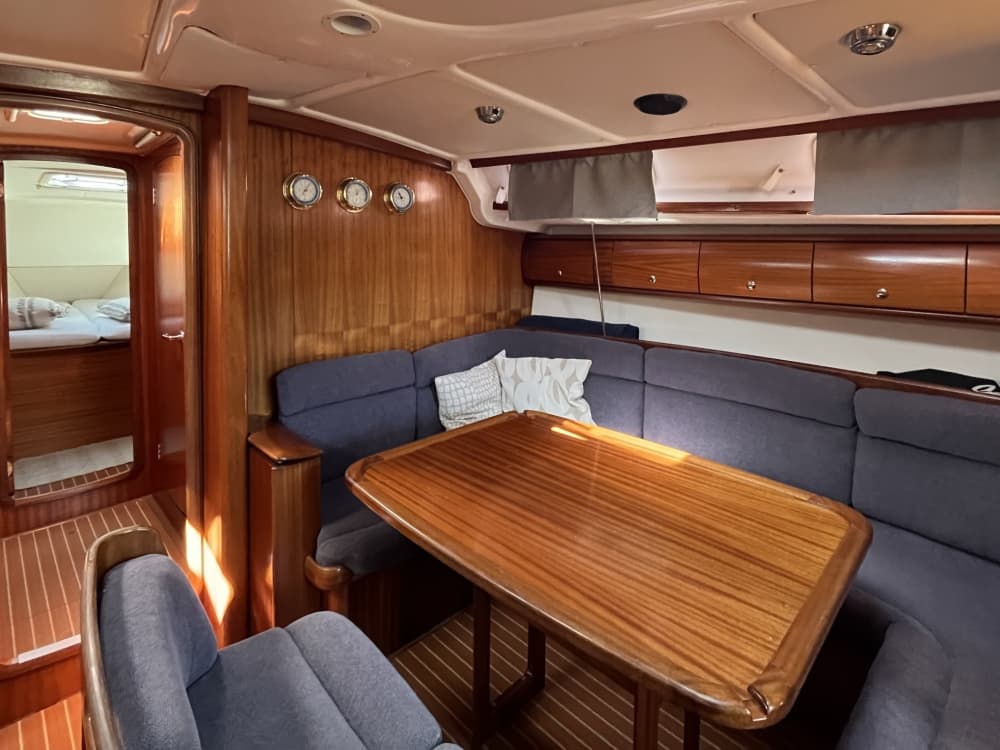 Explore the hidden bays of Tisno on a sailboat