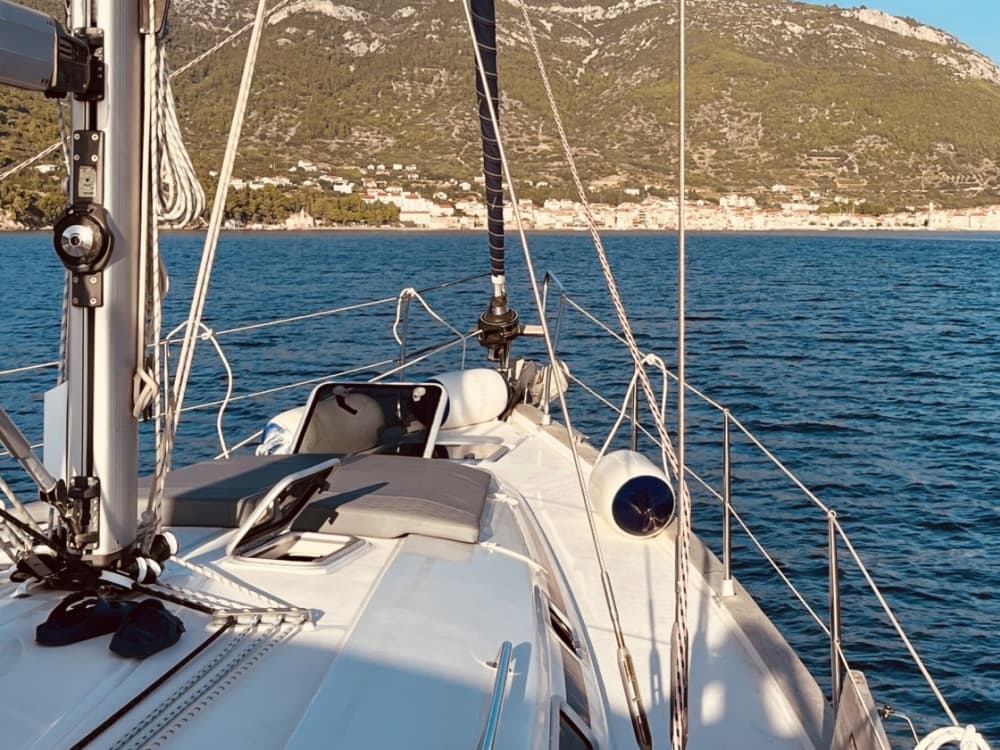 Explore the hidden bays of Tisno on a sailboat