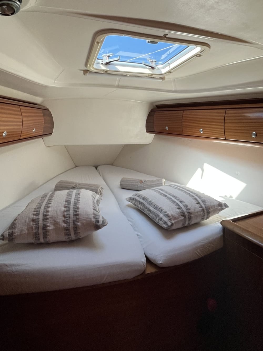 Explore the hidden bays of Tisno on a sailboat