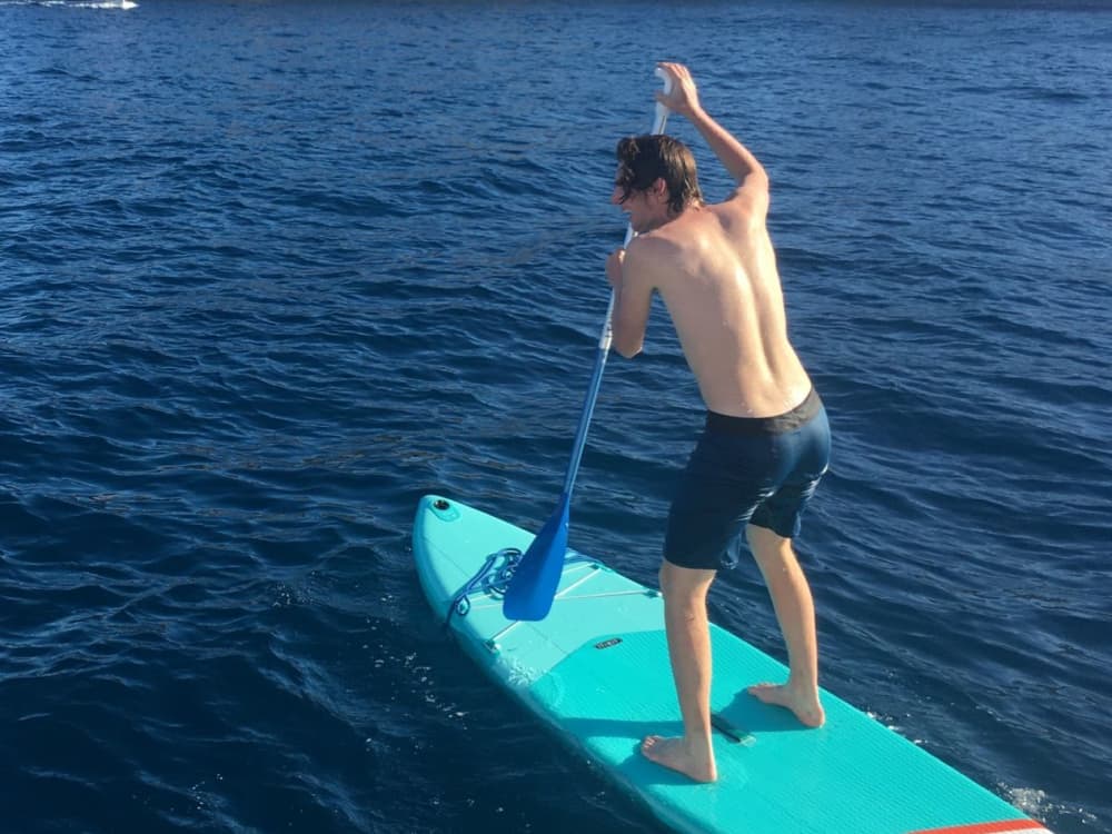 Barcellona in barca a vela: una giornata di felicità marittima e divertimento con i nostri paddle surf