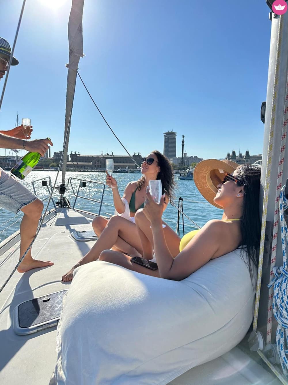 Barcellona in barca a vela: una giornata di felicità marittima e divertimento con i nostri paddle surf