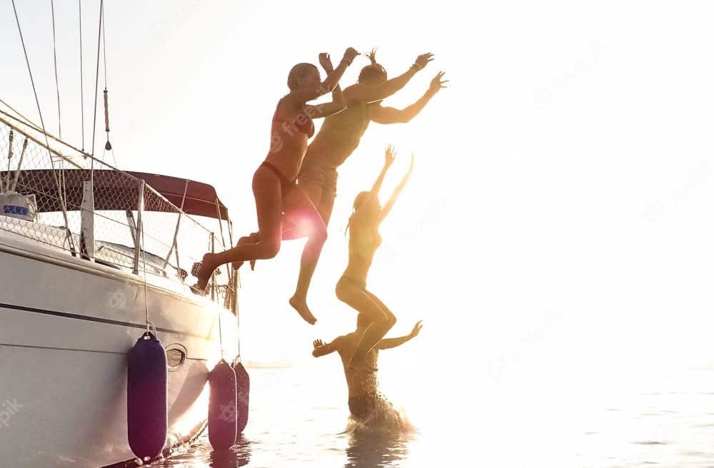 Barcellona in barca a vela: una giornata di felicità marittima e divertimento con i nostri paddle surf