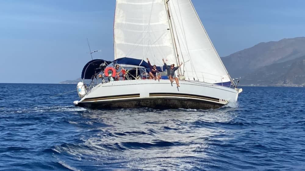 Setzen Sie Kurs auf pures Segelvergnügen: Ein ganzer Tag authentisches Segeln in Saint-Florent auf einem Segelboot