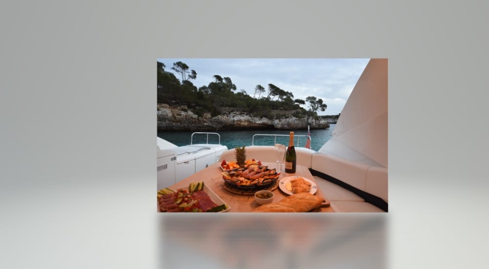 Détendez-vous sur un bateau à moteur à Cala d'Or pendant 3h30.