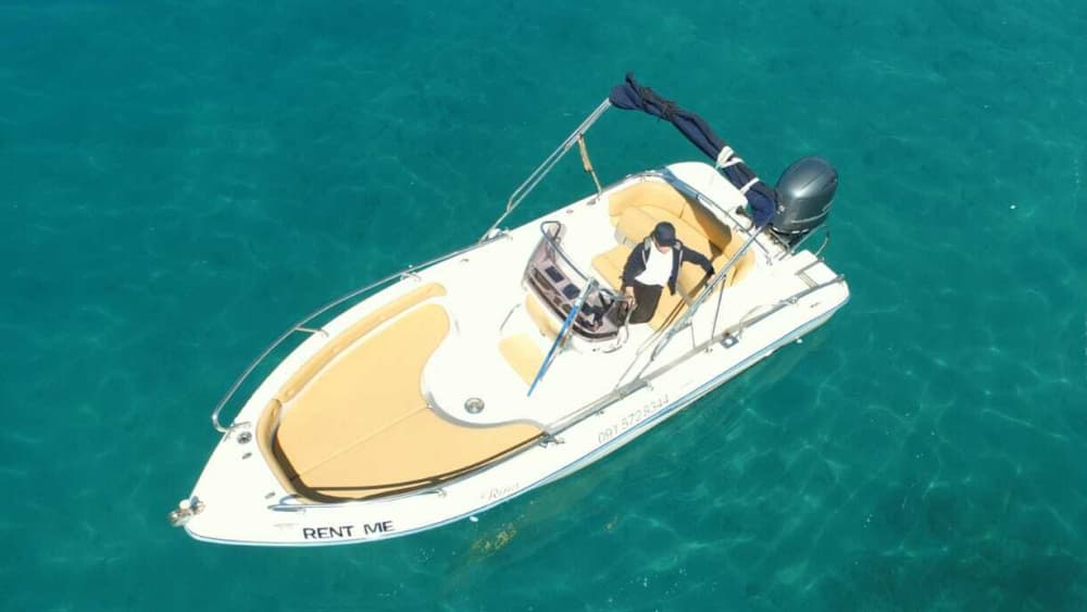 En dag i Malinska på motorbåt