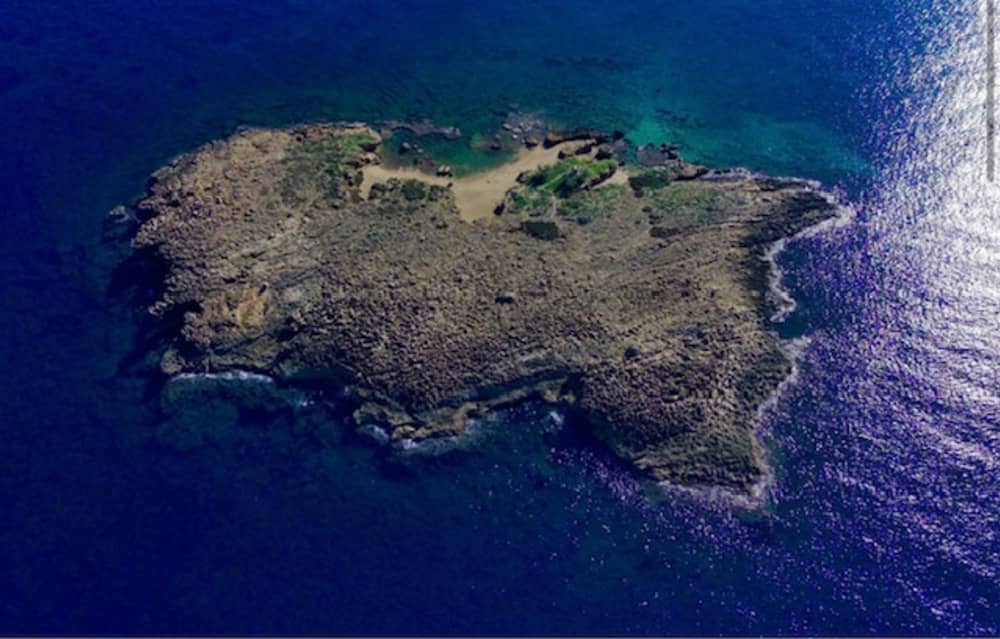 Full Day Escape to Lazareta island – Explore Hidden Bays & Crystal Waters