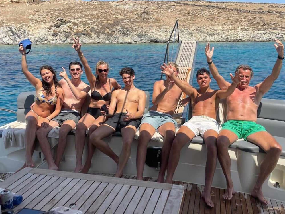 Excursion d'une demi-journée en yacht pour 10 personnes maximum : découvrez la côte sud de Mykonos