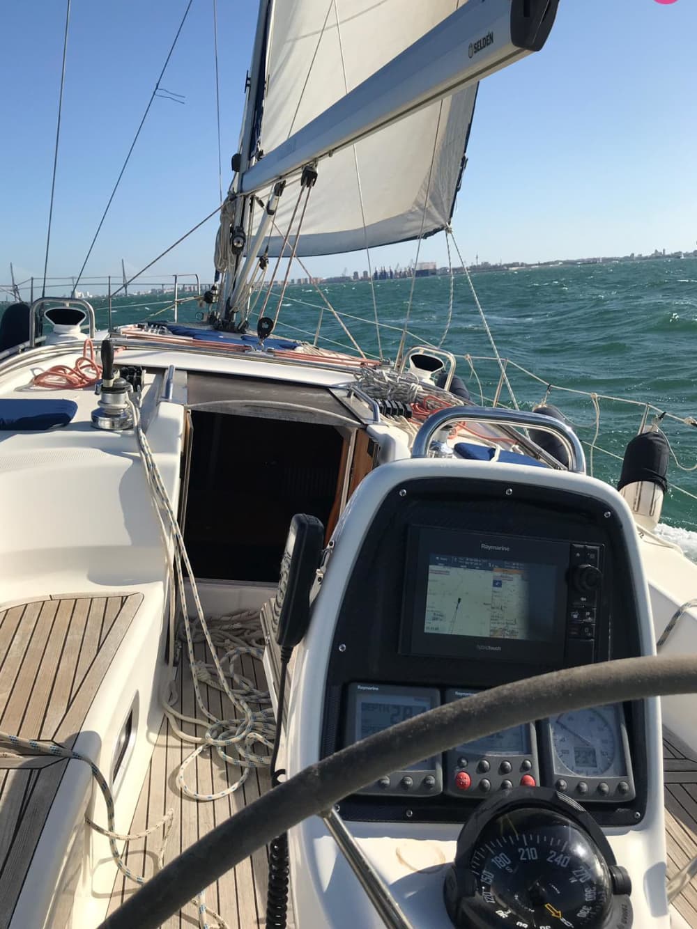 Half-Day Private Cruise from Cádiz – Sail & Anchor in Paradise