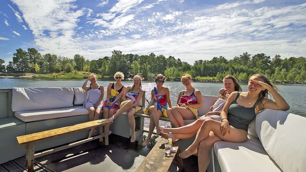 Geniet van een hele dag op een woonboot in Helsinki.