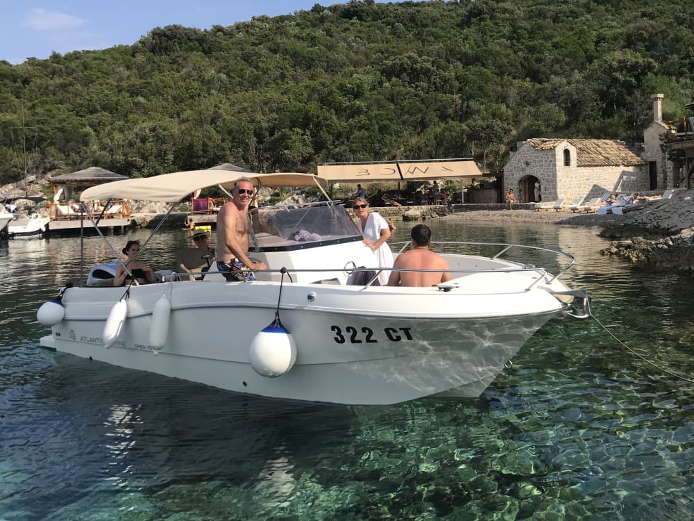 Экскурсия на полдня по островам Элафити: частное приключение на моторной лодке