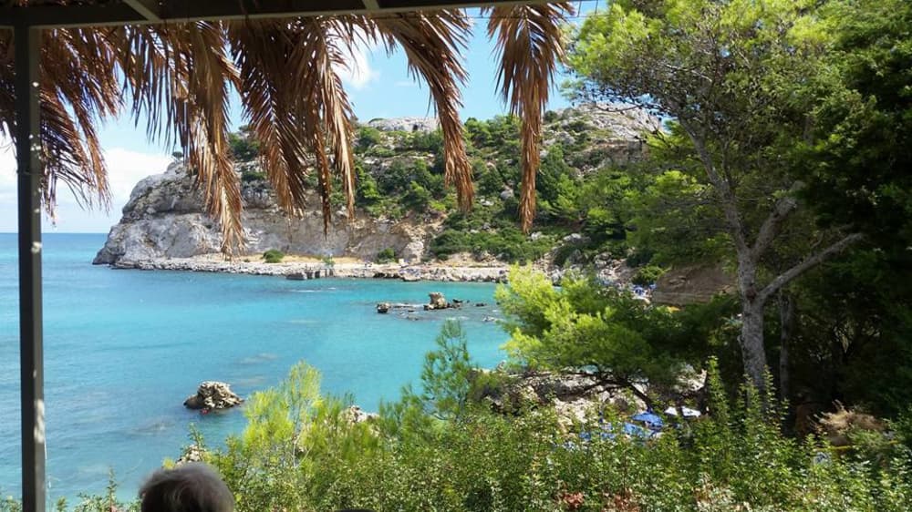Scopri le coste di Rodi: un'escursione di un'intera giornata a bordo di un motoscafo.
