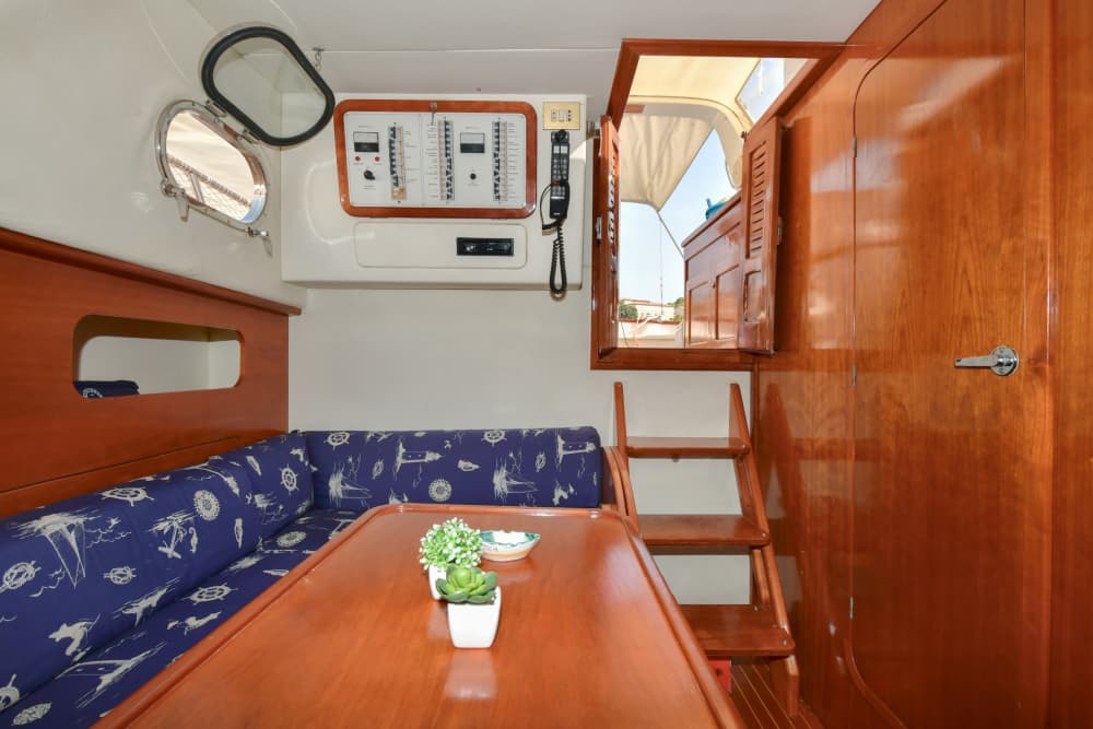 Privater Bootsausflug rund um Castellabate mit einem Motorboot