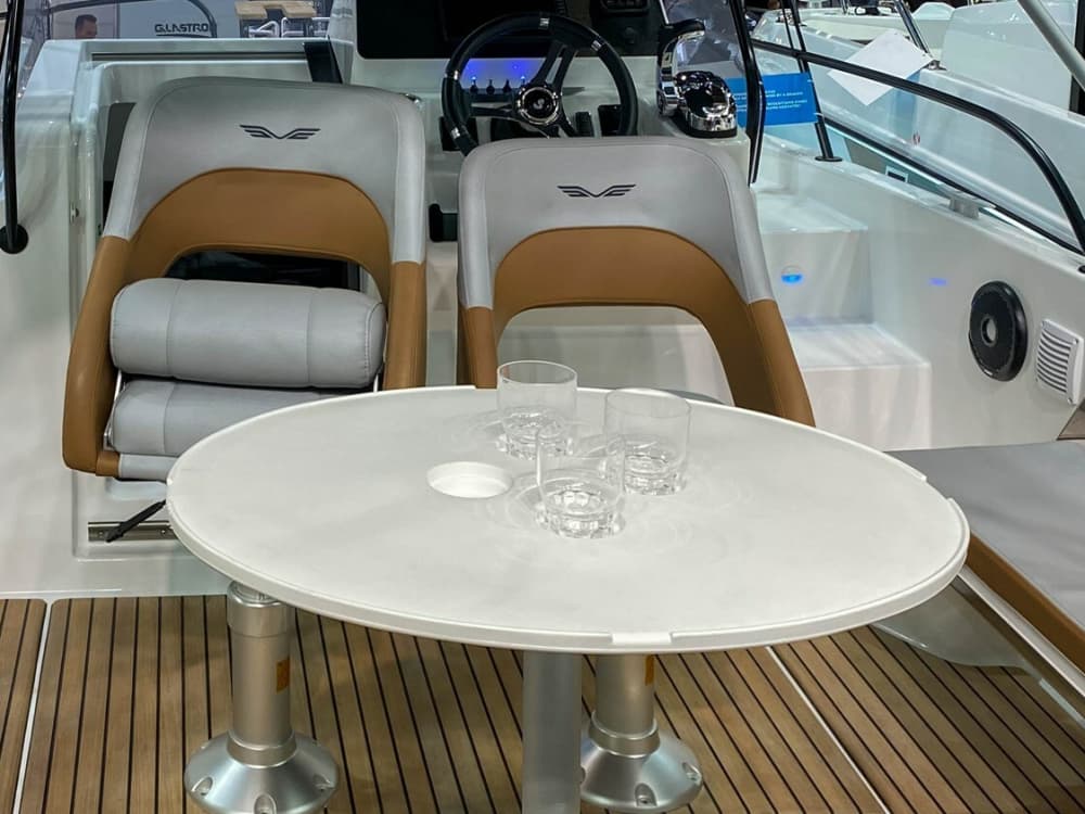 Tu día en Propriano: Alquila una lancha motora para 8 horas de descubrimiento.