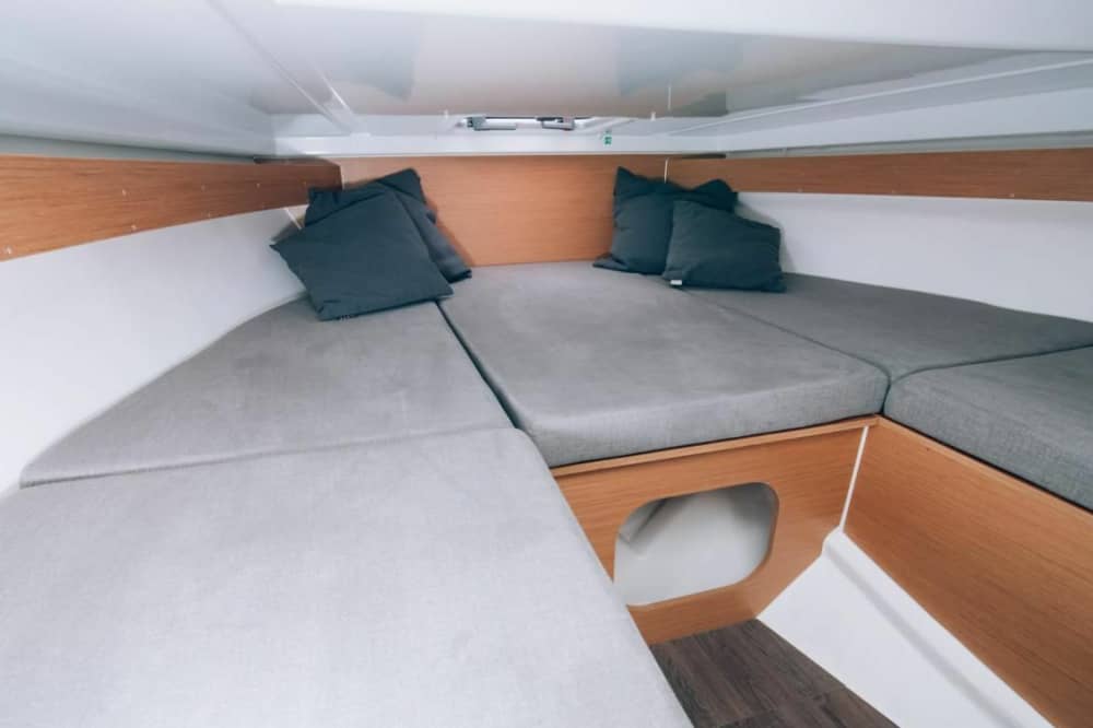 Tu día en Propriano: Alquila una lancha motora para 8 horas de descubrimiento.