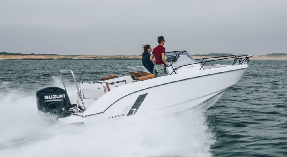 Tu día en Propriano: Alquila una lancha motora para 8 horas de descubrimiento.