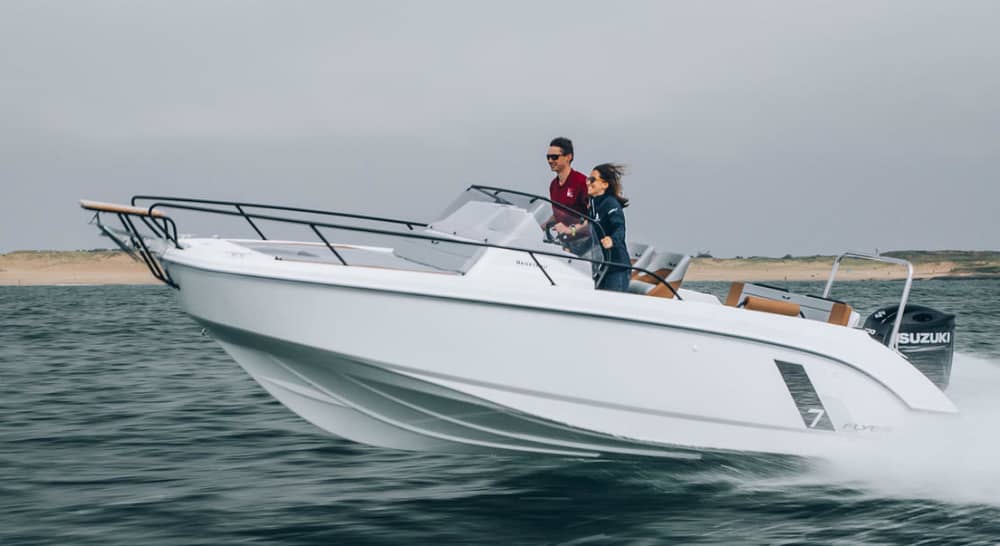 Tu día en Propriano: Alquila una lancha motora para 8 horas de descubrimiento.